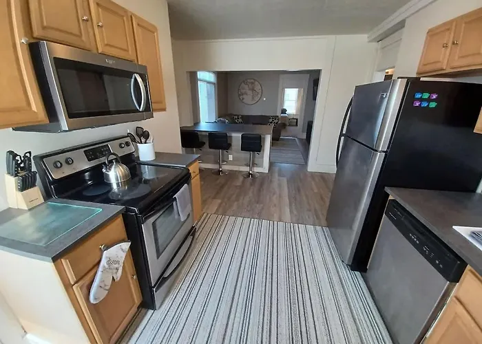Holiday home Spacious 3br South Side Retreat - Free Parking - Sleeps 6 *