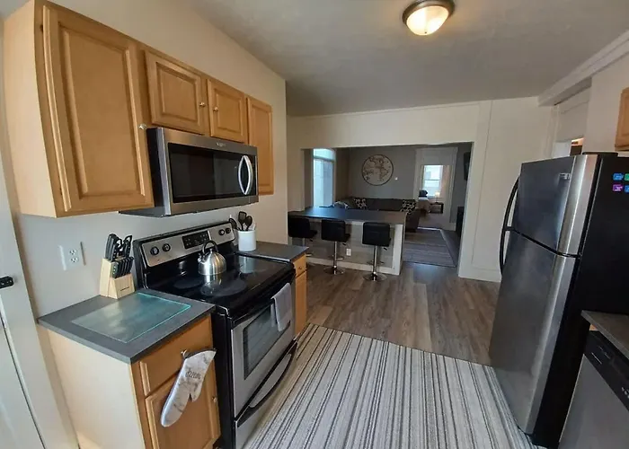 Holiday home Spacious 3br South Side Retreat - Free Parking - Sleeps 6 *