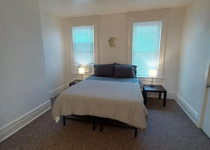 Spacious 3br South Side Retreat - Free Parking - Sleeps 6 Holiday home Pittsburgh