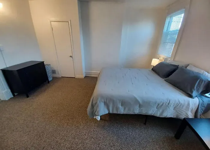 Holiday home Spacious 3br South Side Retreat - Free Parking - Sleeps 6 *