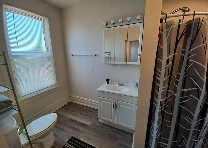 Holiday home Spacious 3br South Side Retreat - Free Parking - Sleeps 6 *
