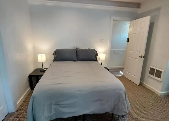 Holiday home Spacious 3br South Side Retreat - Free Parking - Sleeps 6 *