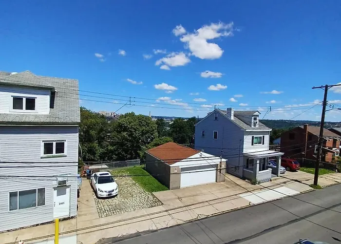 Spacious 3br South Side Retreat - Free Parking - Sleeps 6