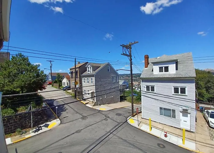 Spacious 3br South Side Retreat - Free Parking - Sleeps 6 Holiday home Pittsburgh