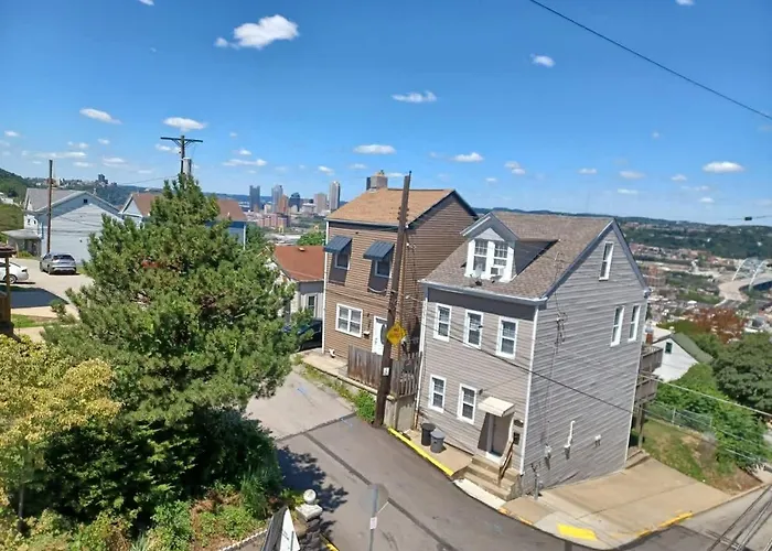 Spacious 3br South Side Retreat - Free Parking - Sleeps 6 Holiday home Pittsburgh